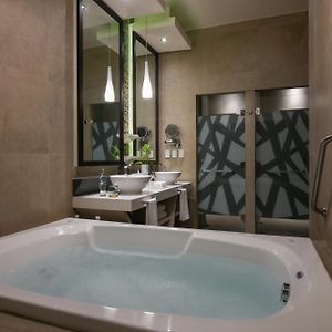 Oceanfront Swim Up Suites