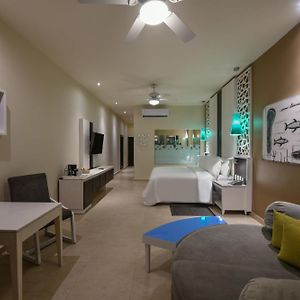 Oceanfront Honeymoon Suite
